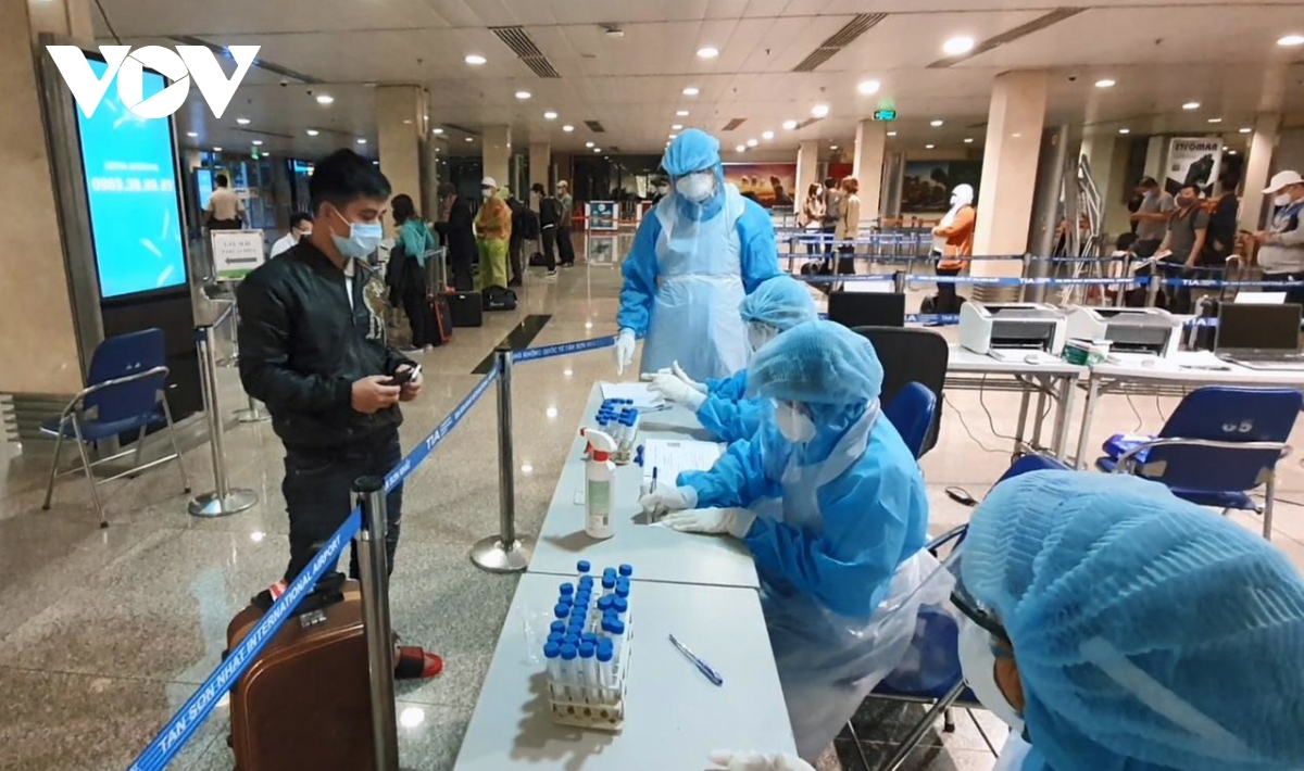 Thêm 4 ca mắc COVID-19 trong cộng đồng là nhân viên sân bay Tân Sơn Nhất